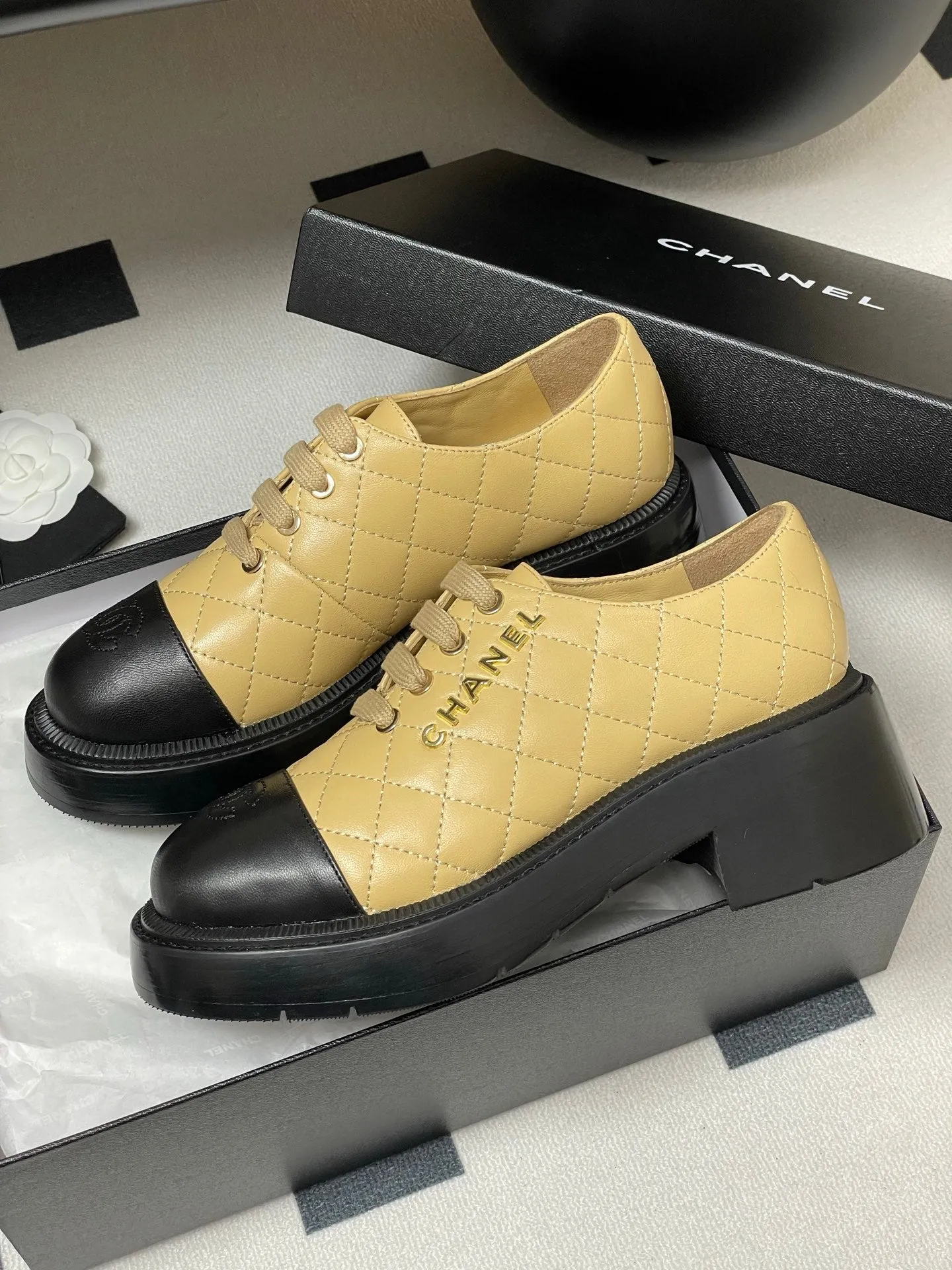 CC 25K Thick-Soled 45mm Loafer Beige Black Lambskin 247705